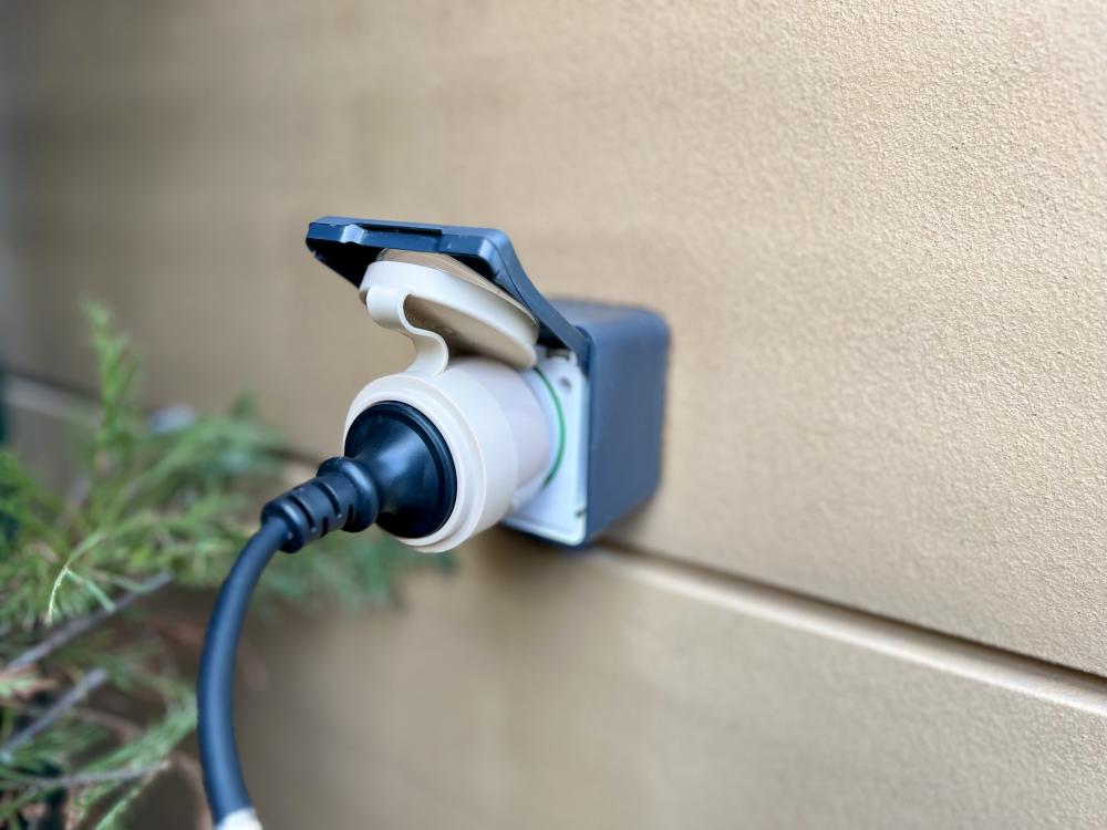 Plug & Play Outdoor Plug S Gen3 - Tussenstekker voor buiten - 12A - Meetfunctie - WLAN - Matter - BT