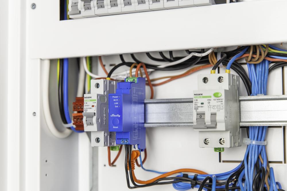 Pro 1 - Relais - max. 16A - 1 Fase - 1 Kanaal - WLAN - LAN - BT