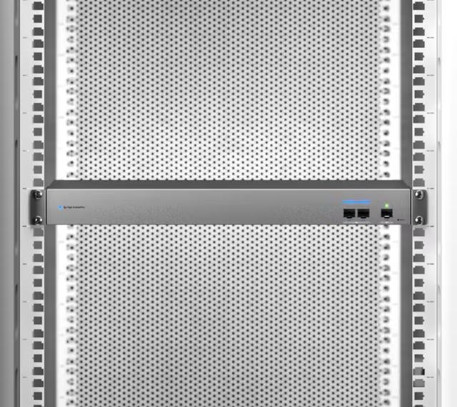 UniFi WAN Switch